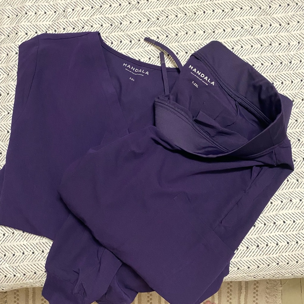 Mandala Dark Purple Scrub set, 2XL Like New.